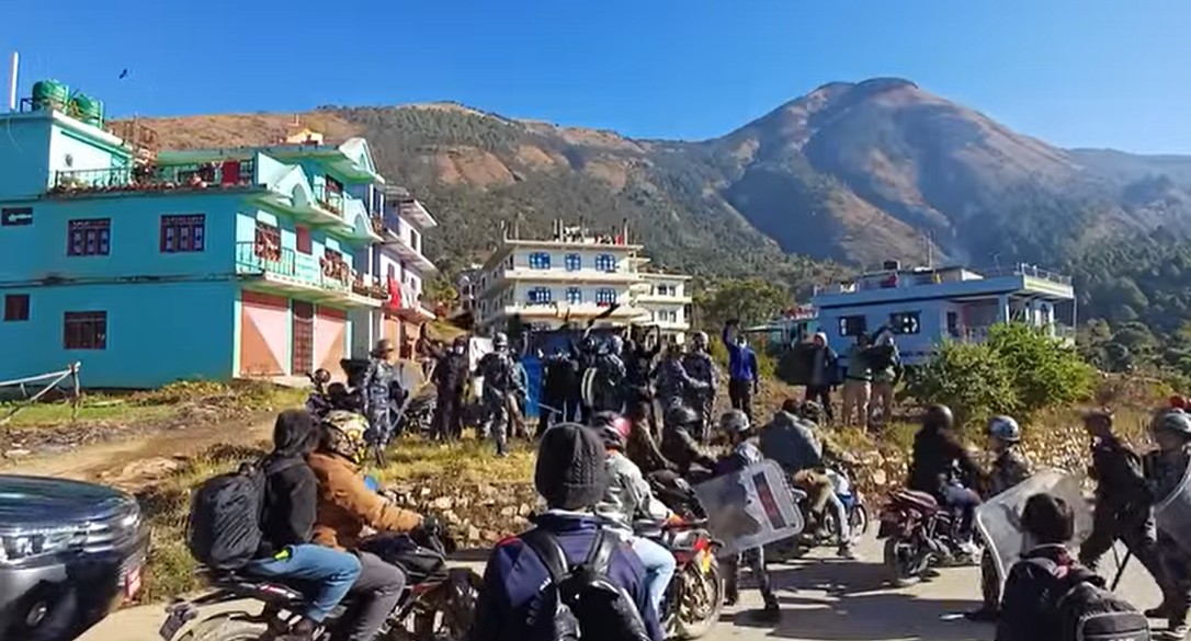 पार्टी विभाजन गरेको भन्दै रुकुममा जनार्दन शर्माविरुद्ध ‘कालो झण्डा’