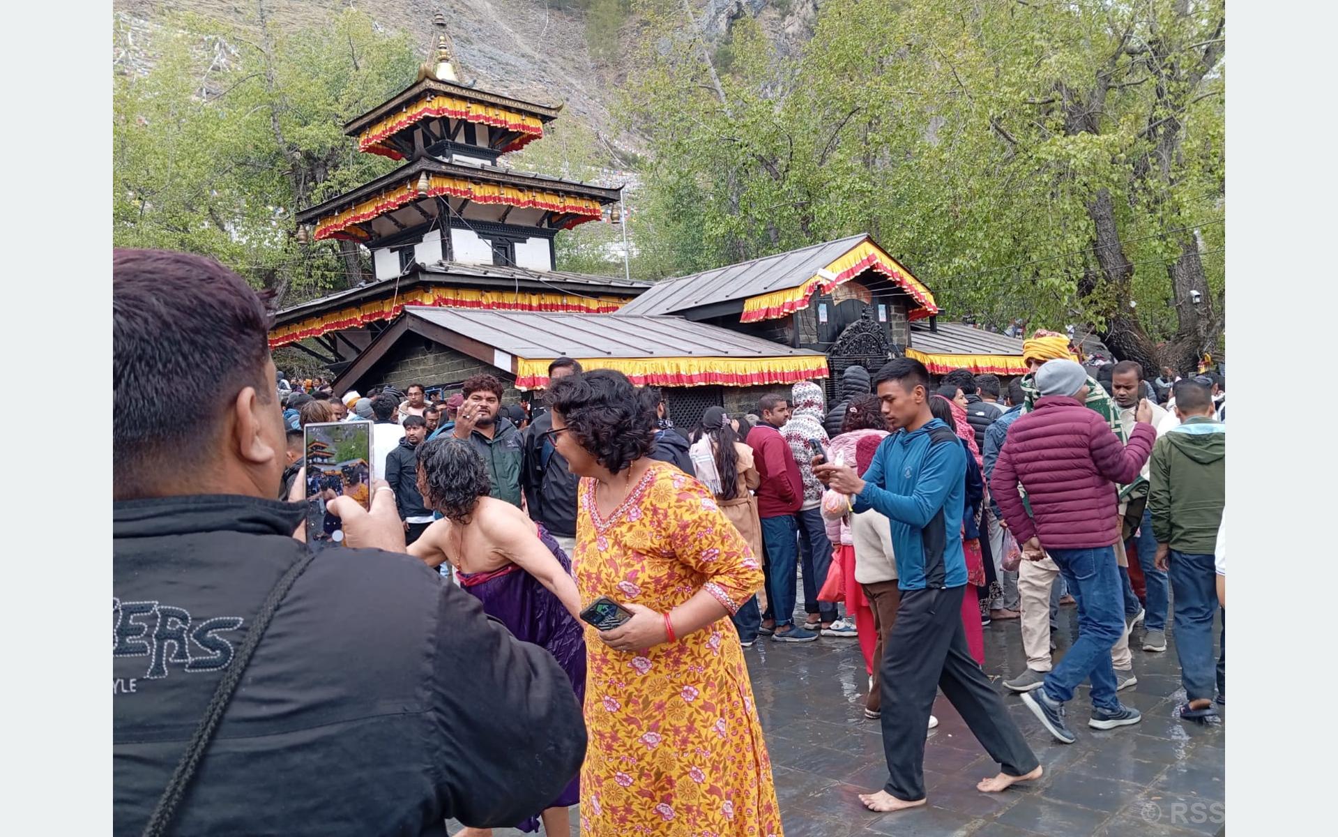 मुस्ताङको मुक्तिनाथमा दर्शनार्थी भिडभाड