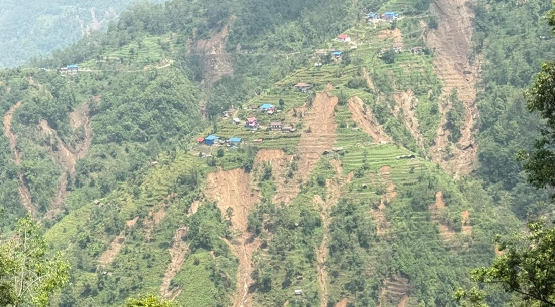 पहिरोको जोखिम बढेपछि सिलिचोङका ७ परिवारले घर छाडे