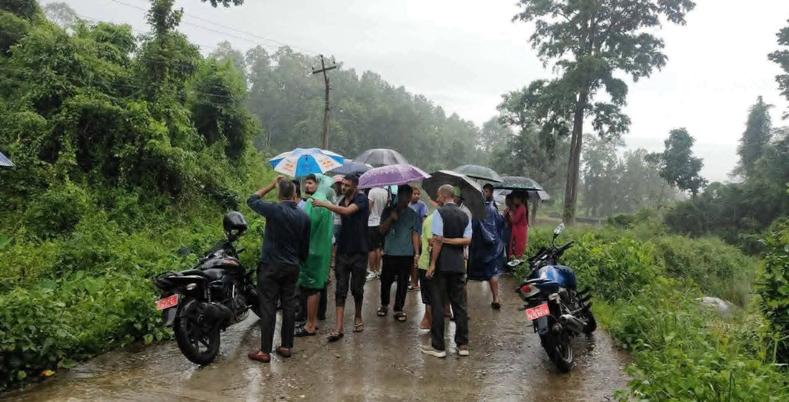 मकवानपुरमा ४ विद्यार्थीलाई खोलाले बगायो