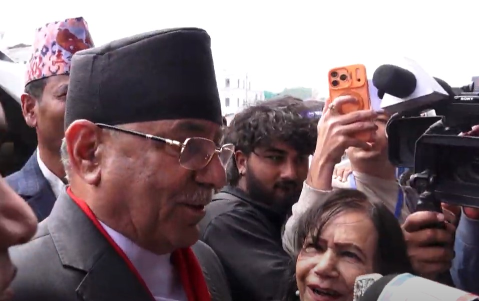 चोलेन्द्र पक्राउबारे प्रचण्डको बिरोध :‘छोरी पिटेर बुहारी तर्साउने खोजे घातक हुन्छ’